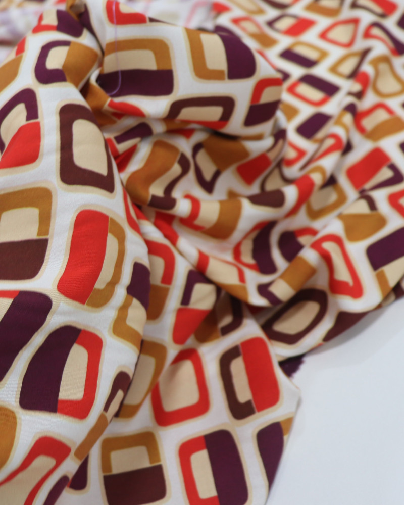 Tecido Viscose Italiano Geométrico Vermelho, Caramelo e Roxo