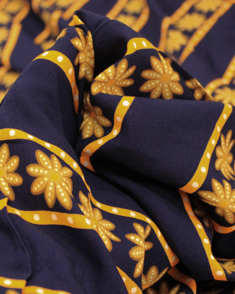 Tecido Viscose Pretmium Flores em Listras Palha, Laranja e Preto