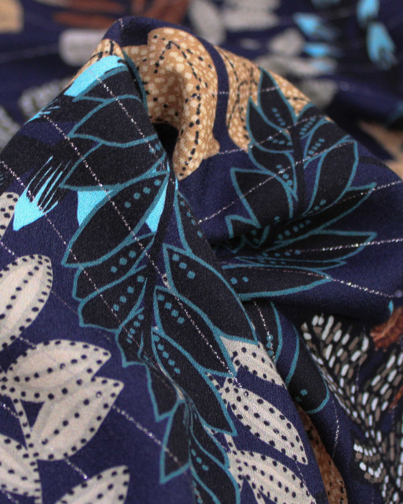 Tecido Viscose Premium com Lurex Estampa Macro Folhas Pontilhadas Colorido e Azul Marinho