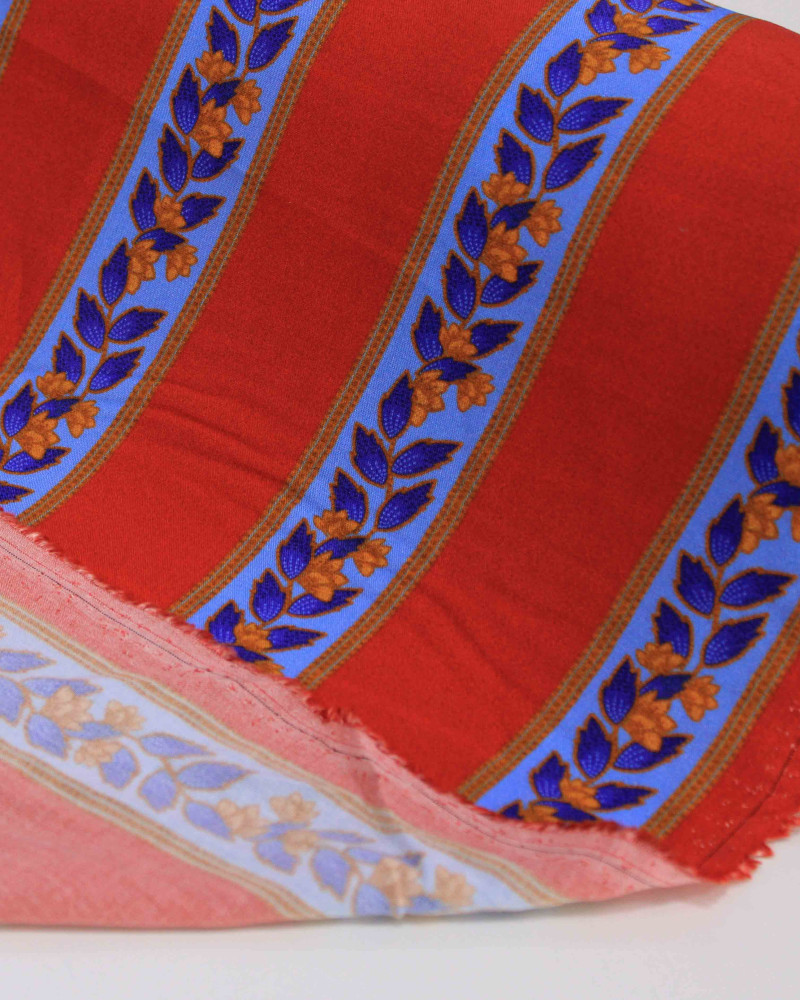 Tecido Viscose Premium Listras em Ramos Florais Laranja, Tons de Azul e Vermelho