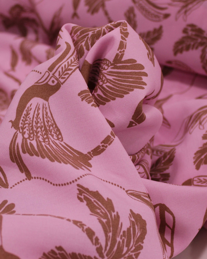 Tecido Viscose Estampa Tropical Marrom e Rosa