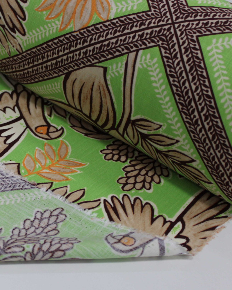 Tecido Viscose Texturizada Ramos e Pássaros em Recortes Tons de marrom, Laranja e Verde