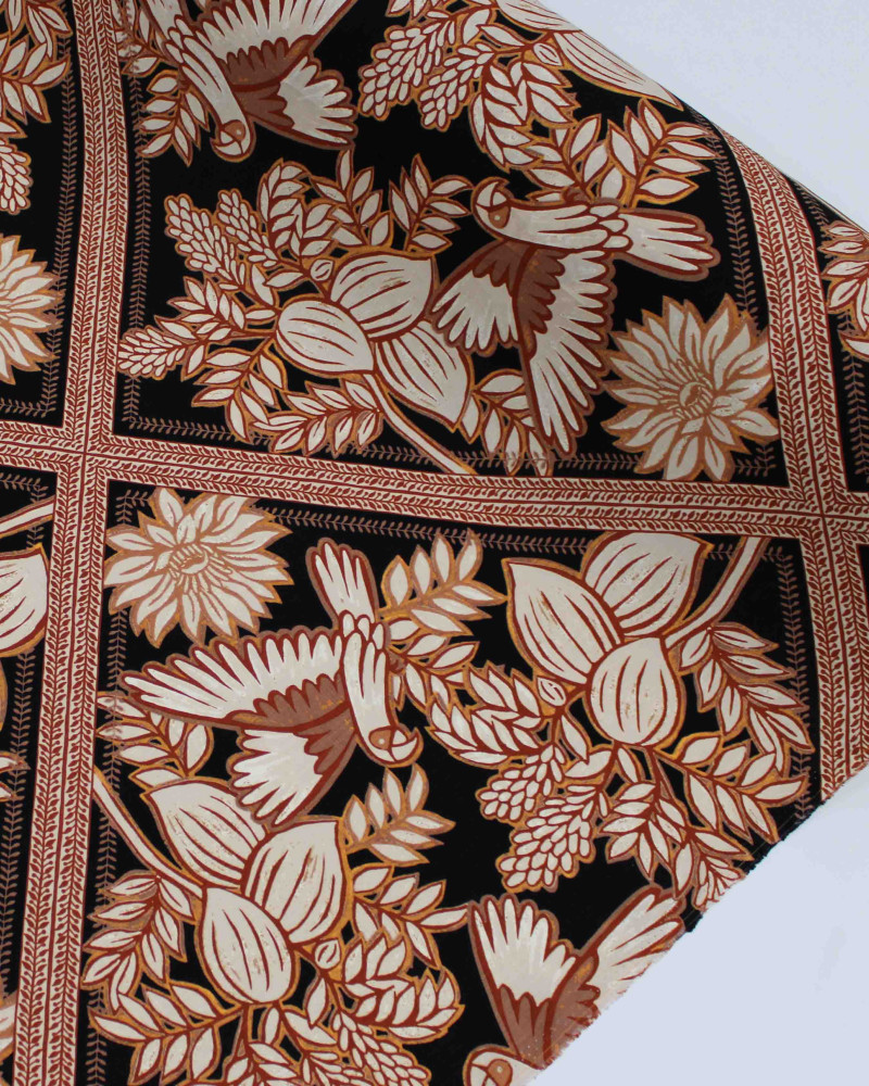 Tecido Viscose Texturizada Ramos e Pássaros em Recortes Tons Terrosos e Preto