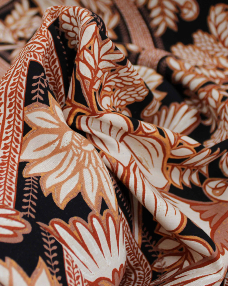 Tecido Viscose Texturizada Ramos e Pássaros em Recortes Tons Terrosos e Preto