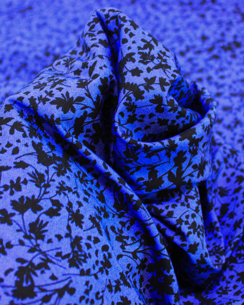 Tecido Tencel Micro Ramos Preto e Azul Bic