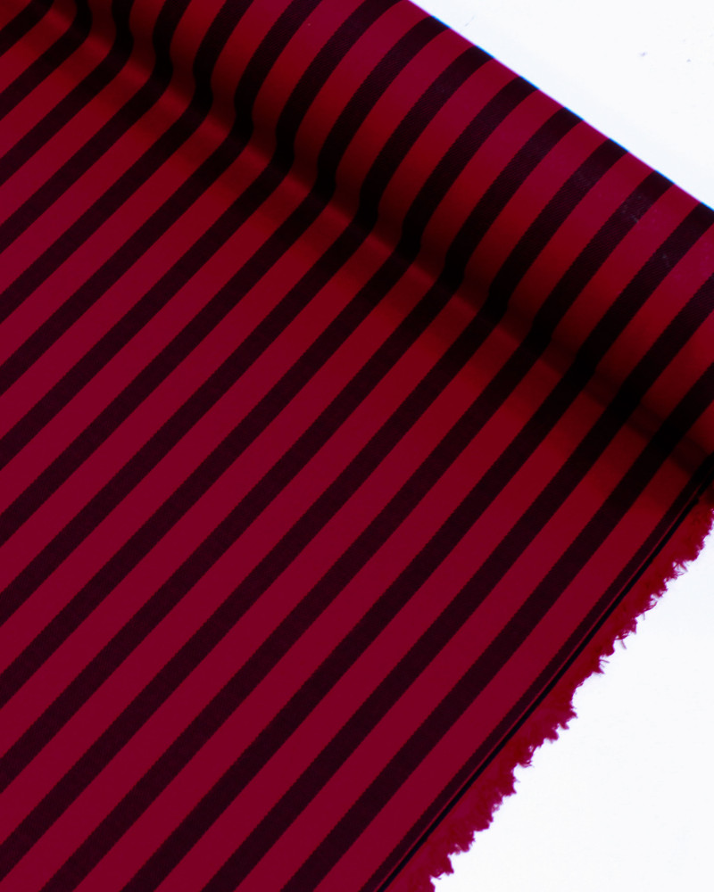 Tecido Micro Fibra Alfaiataria Listrado Preto e Vermelho