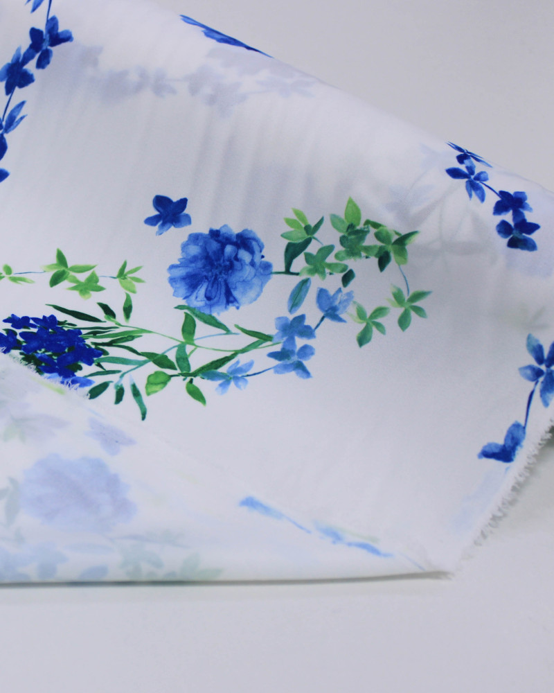 Tecido Crepe Salinas Sarjada Ramos Florais Verde, Azul e Branco