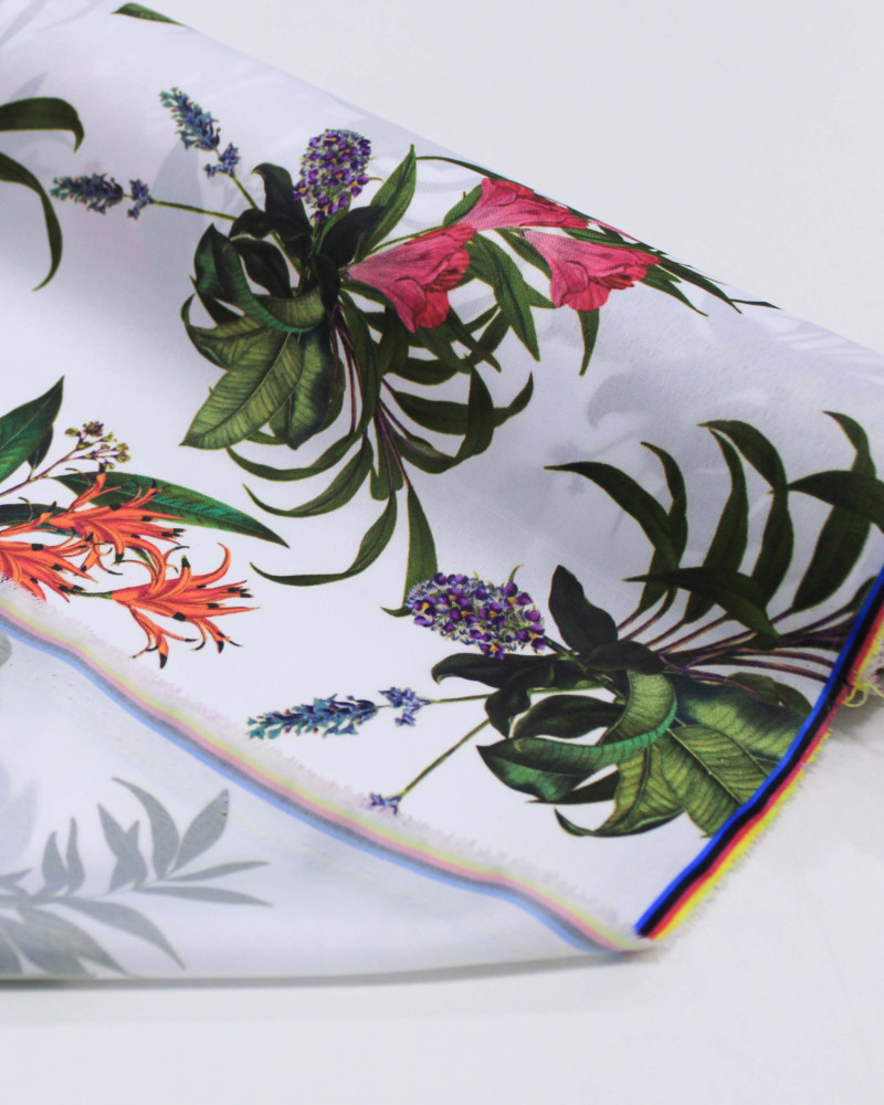 Tecido Crepe Silk Ramos Florais Colorido e Branco