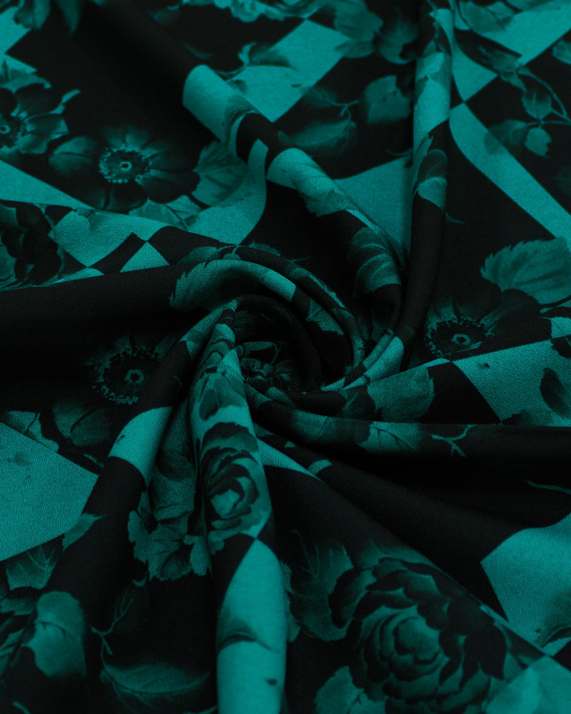 Tecido Micro Fibra Alfaiataria Flores em Recortes Irregulares Preto e Verde