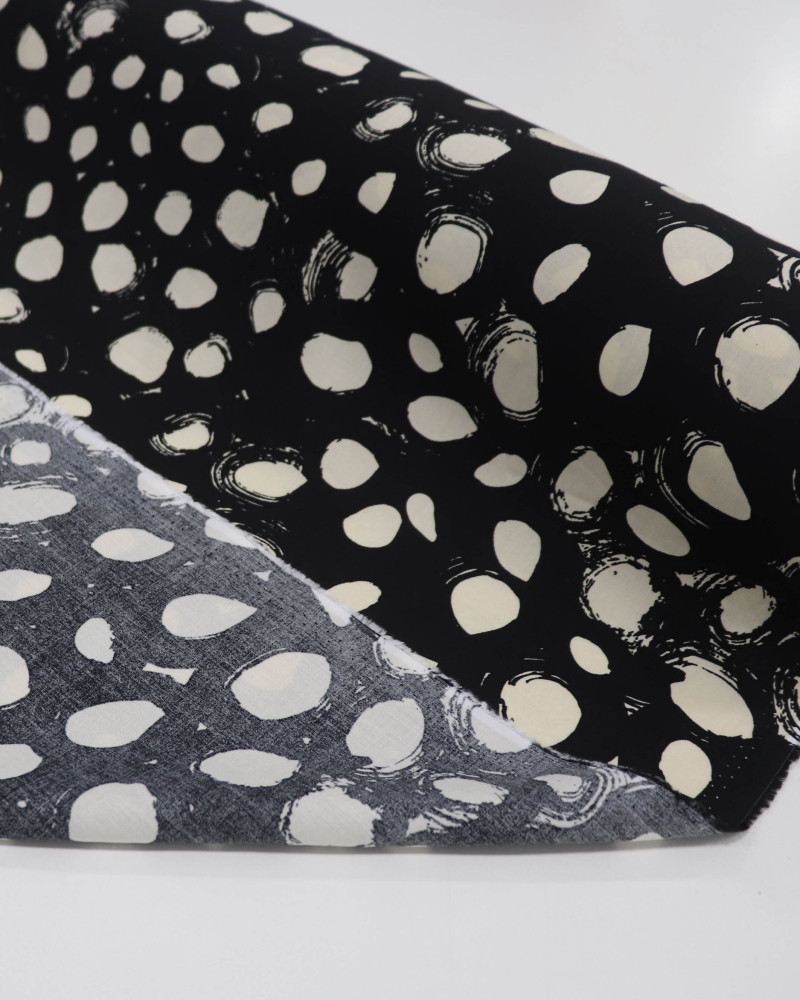 Tecido Viscose Macro Pingos Offwhite e Preto