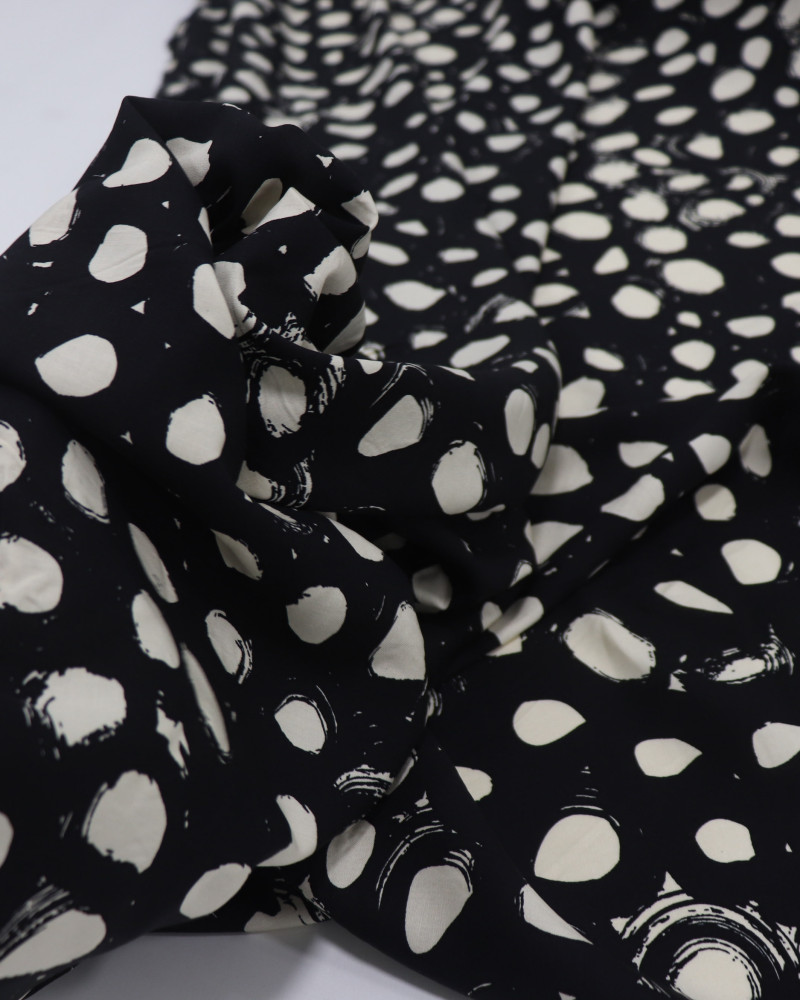 Tecido Viscose Macro Pingos Offwhite e Preto