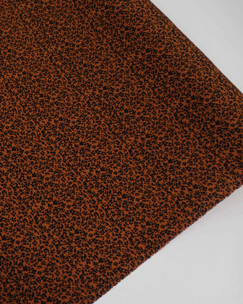 Tecido Viscose Micro Pétalas Preto e Ferrugem