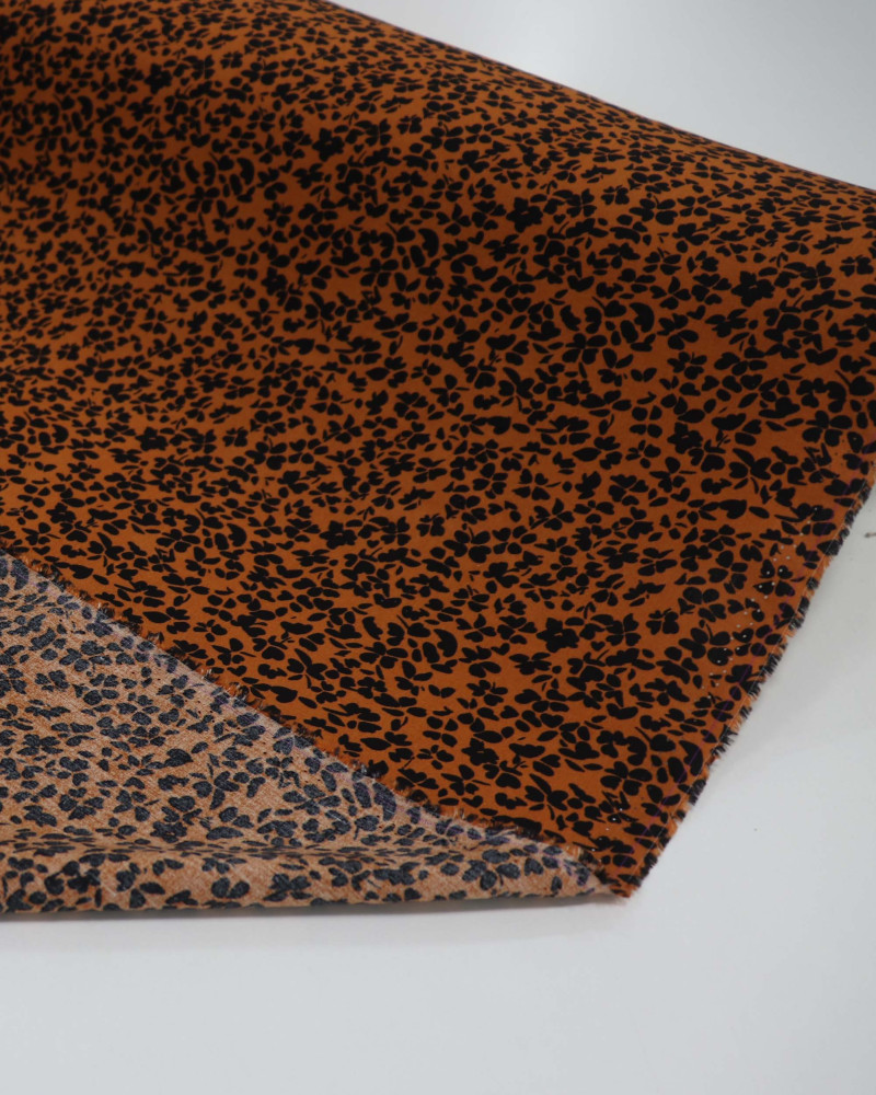 Tecido Viscose Micro Pétalas Preto e Ferrugem