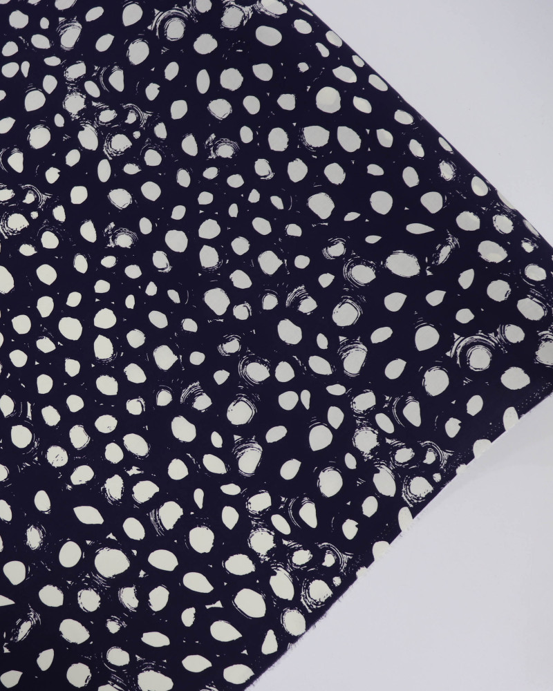Tecido Viscose Macro Pingos Offwhite e Azul Marinho Noite