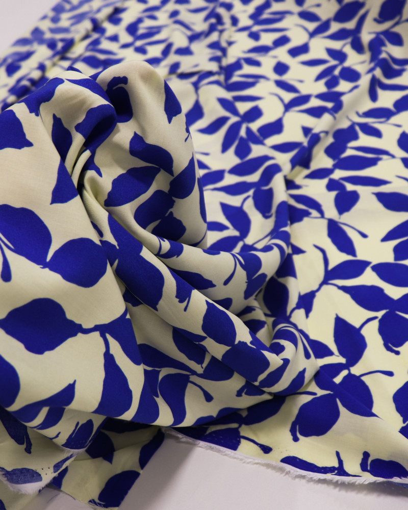 Tecido Viscose Folhas Azul Bic e Creme
