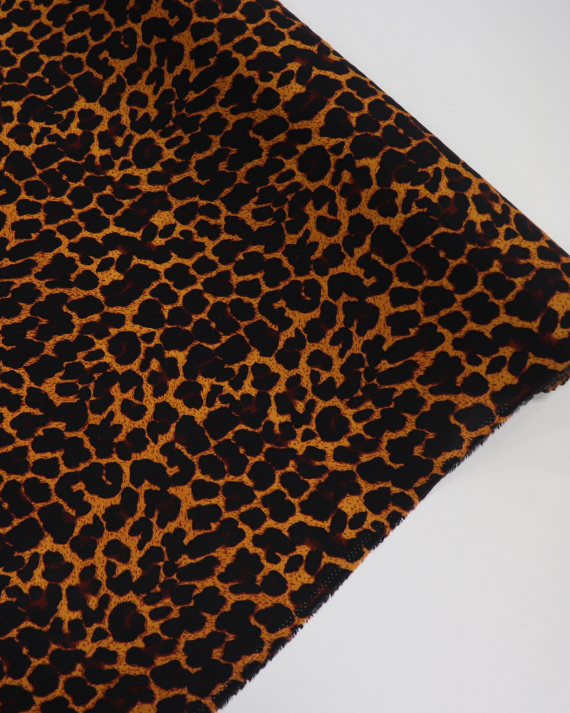 Tecido Viscose Macro Animal Print Preto e Amarelo Queimado