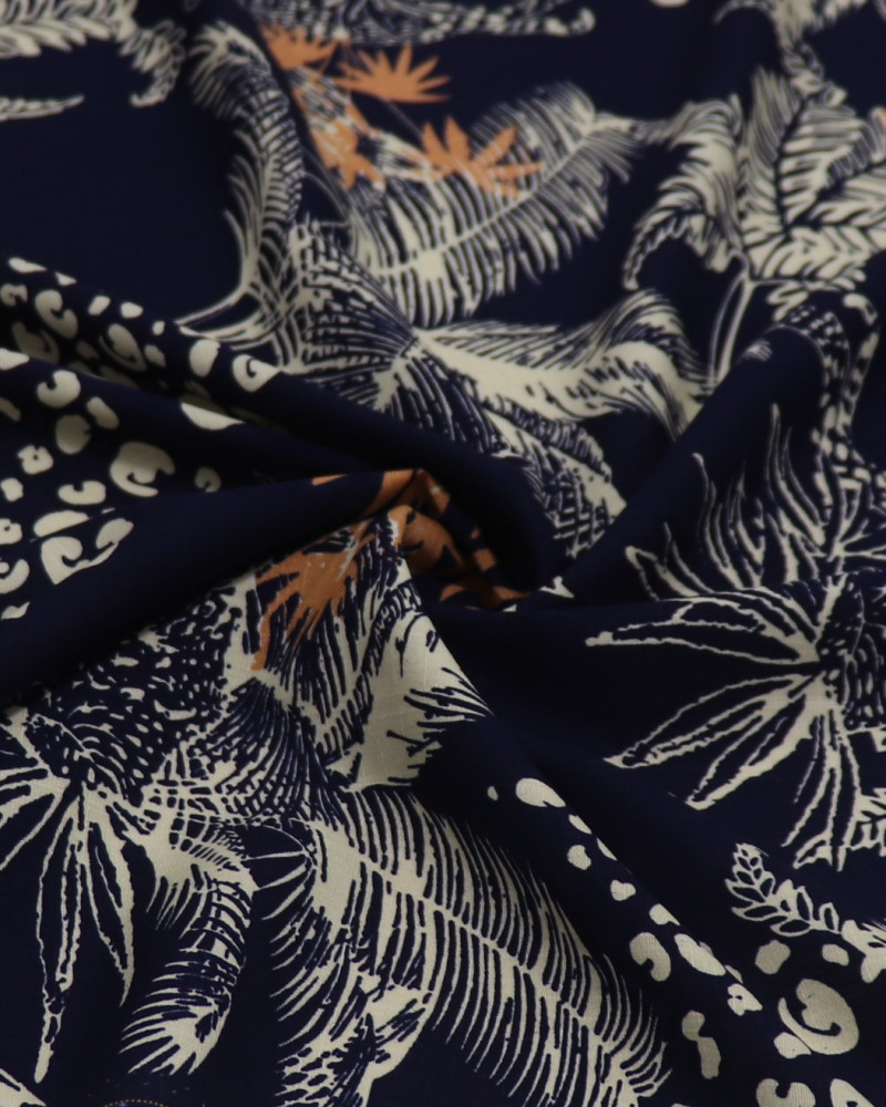 Tecido Viscose Texturizada Estampa Fauna e Flora Bege e Azul Marinho