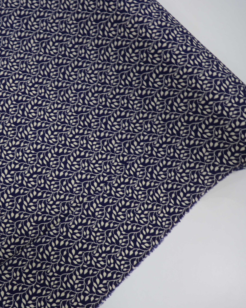 Tecido Viscose Texturizada Ramos Ondulados Creme e Azul Marinho