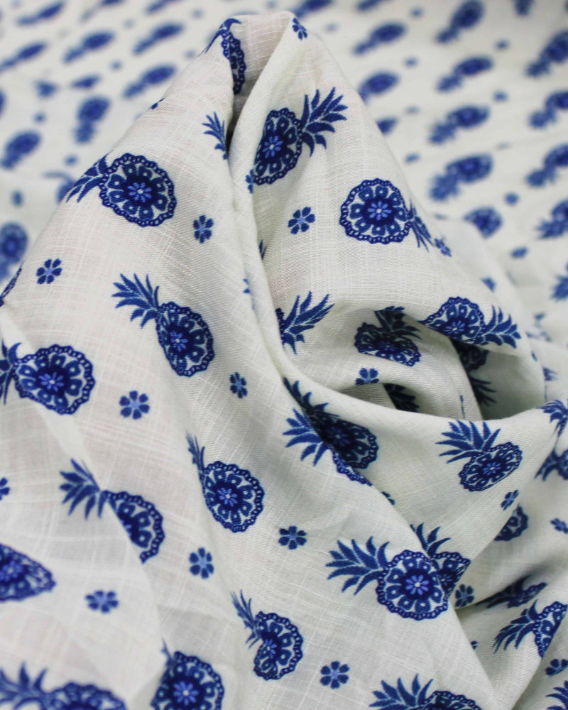 Tecido Viscose Texturizada Premium Abacaxi Esstampado e Flores Azul e Offwhite