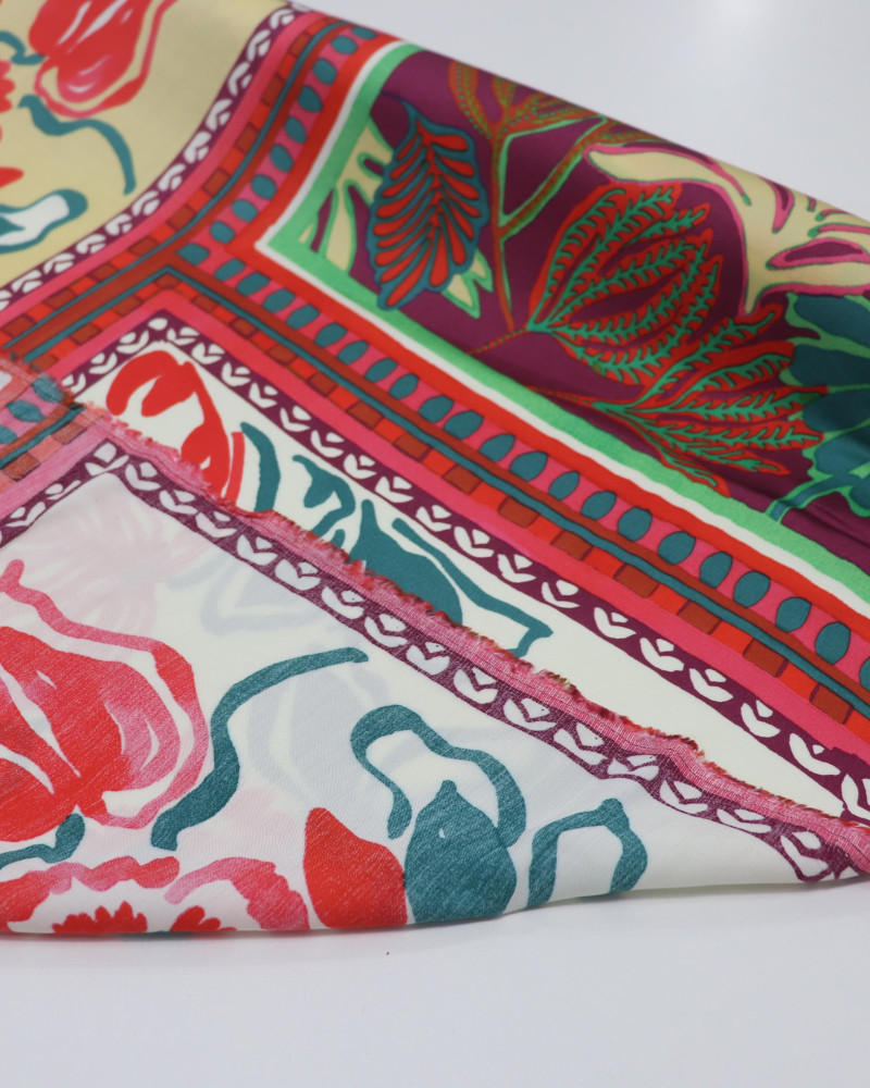 Tecido Viscose Acetinada Italiano Estampa Lenço Folhas e Flores Colorido