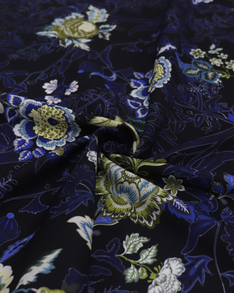 Tecido Crepe Koshibo Italiano Flores Noturnas Verde e Tons de Azul