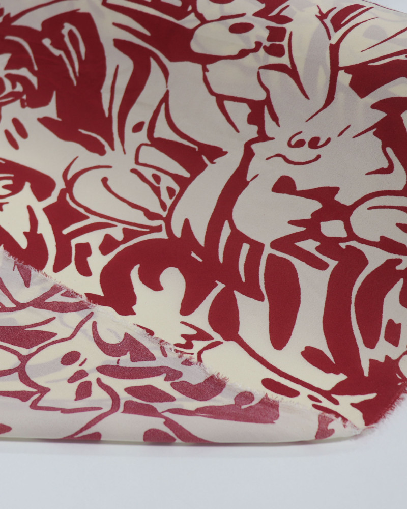 Tecido Crepe Koshibo Leve Pintura Abstrata Creme e Vermelho Valentina
