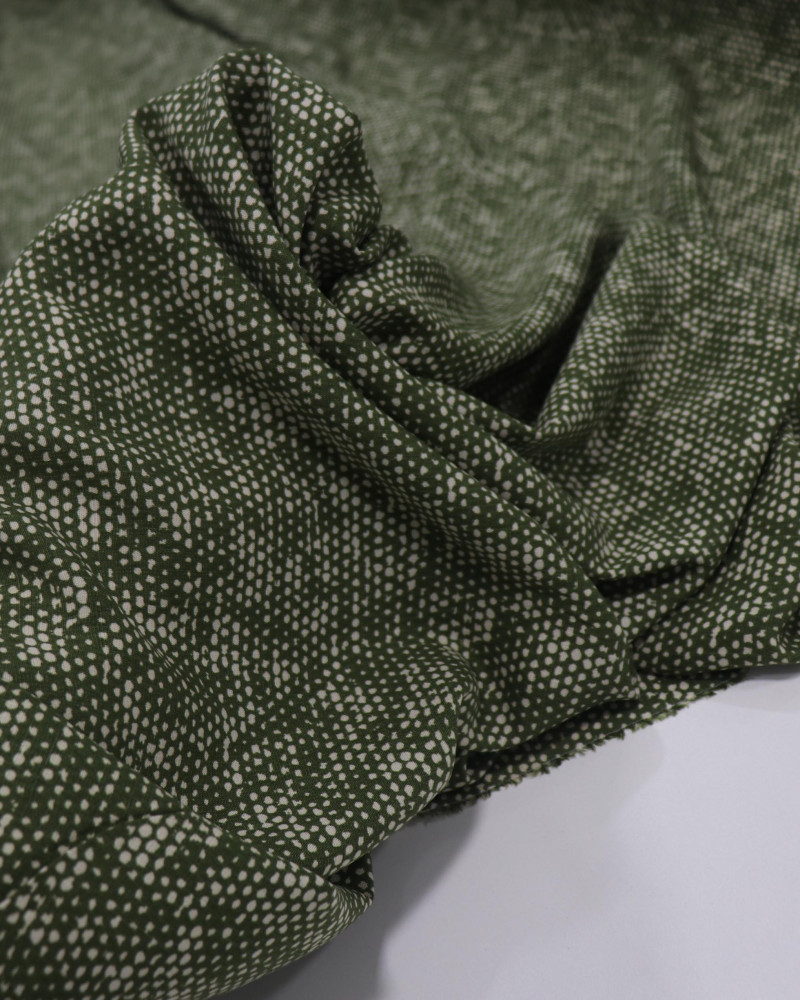 Tecido Viscose Texturizada Micro Pingos Irregulares Creme e Verde Musgo (1m)
