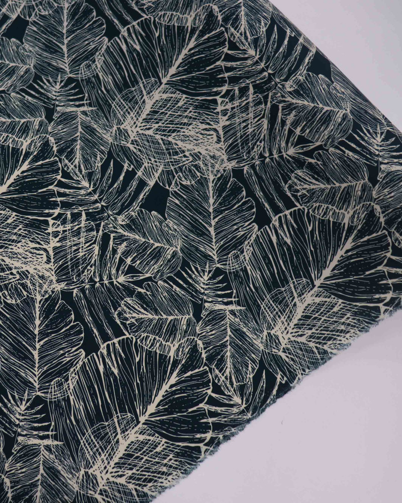 Tecido Viscose Macro Folhas Creme e Verde Esmeralda