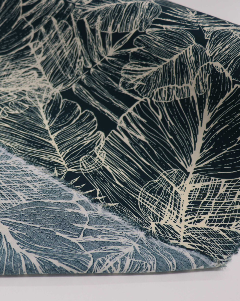 Tecido Viscose Macro Folhas Creme e Verde Esmeralda