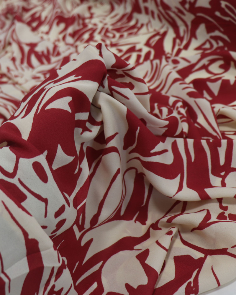 Tecido Crepe Koshibo Leve Pintura Abstrata Creme e Vermelho Valentina