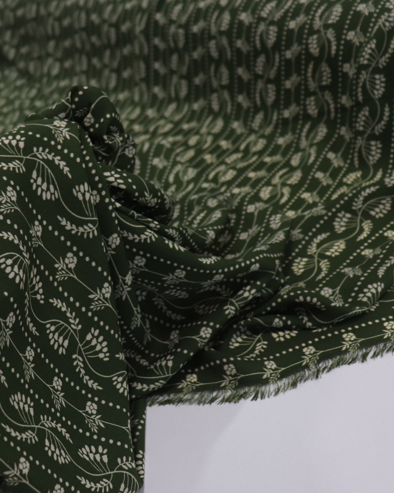 Tecido Crepe Koshibo Leve Listras em Ramos e Flores Creme e Verde Militar