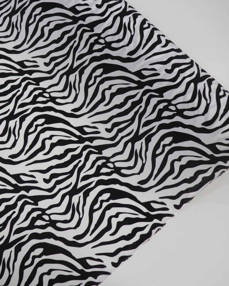 Tecido Viscose Animal Print P/B