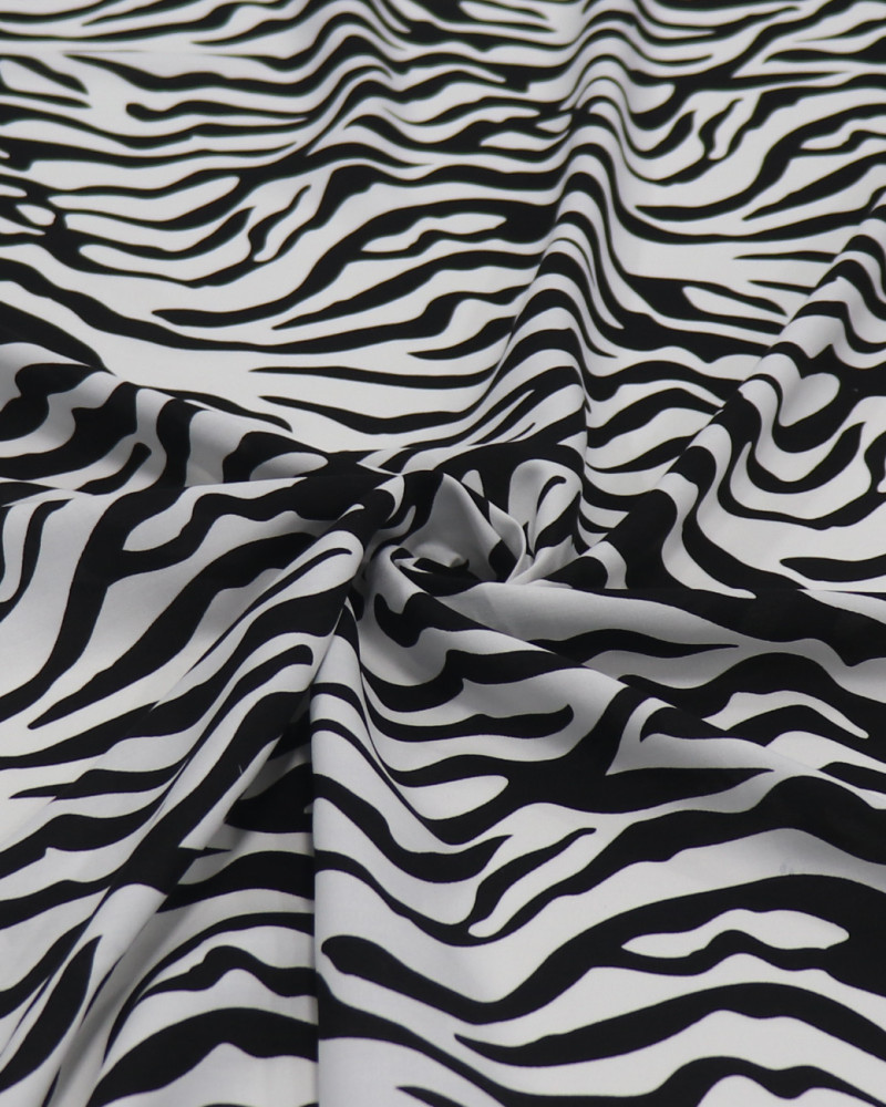 Tecido Viscose Animal Print P/B