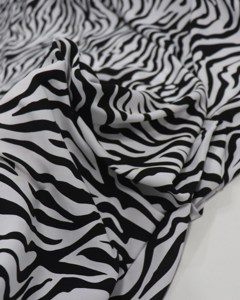 Tecido Viscose Animal Print P/B