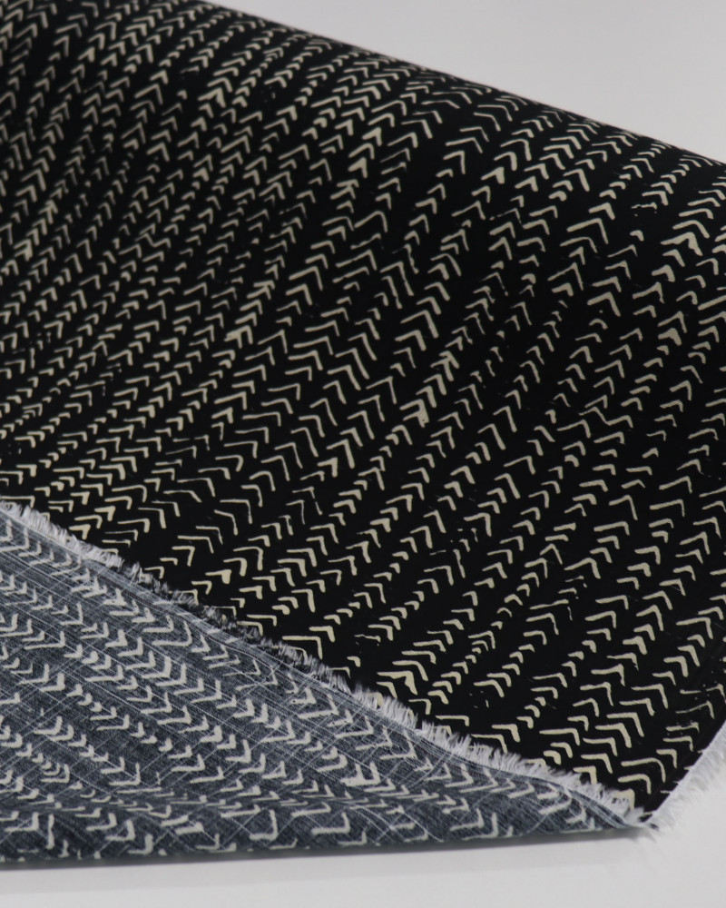 Tecido Viscose Texturizada Listras em Chevron Vanila Mescla e Preto (3m)