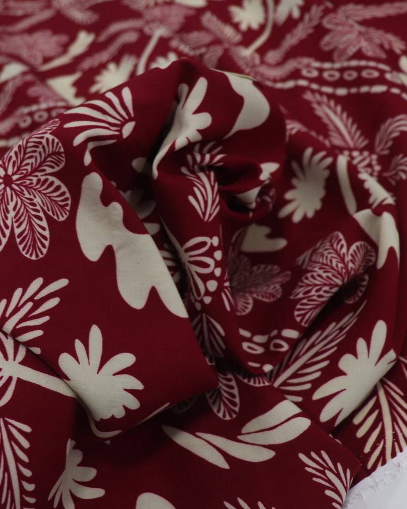 Tecido Viscose Barrado Flores e Coqueiros Creme e Vermelho Valentina
