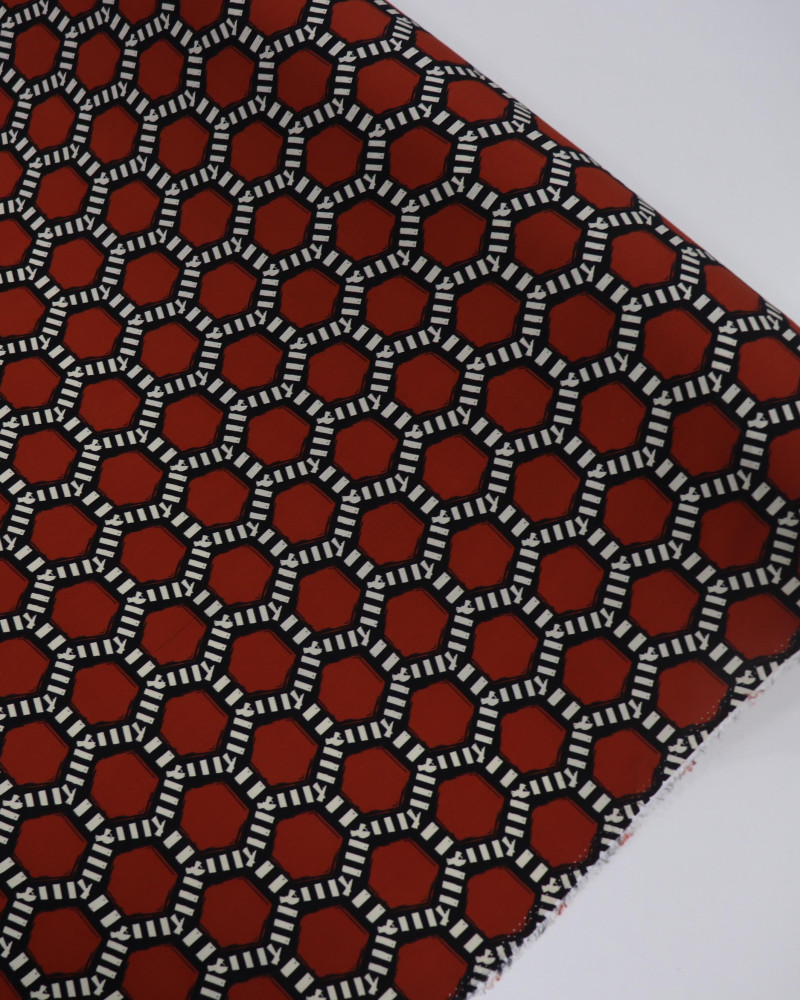 Tecido Viscose Colméias Terracota, Offwhite e Preto (0.9m)