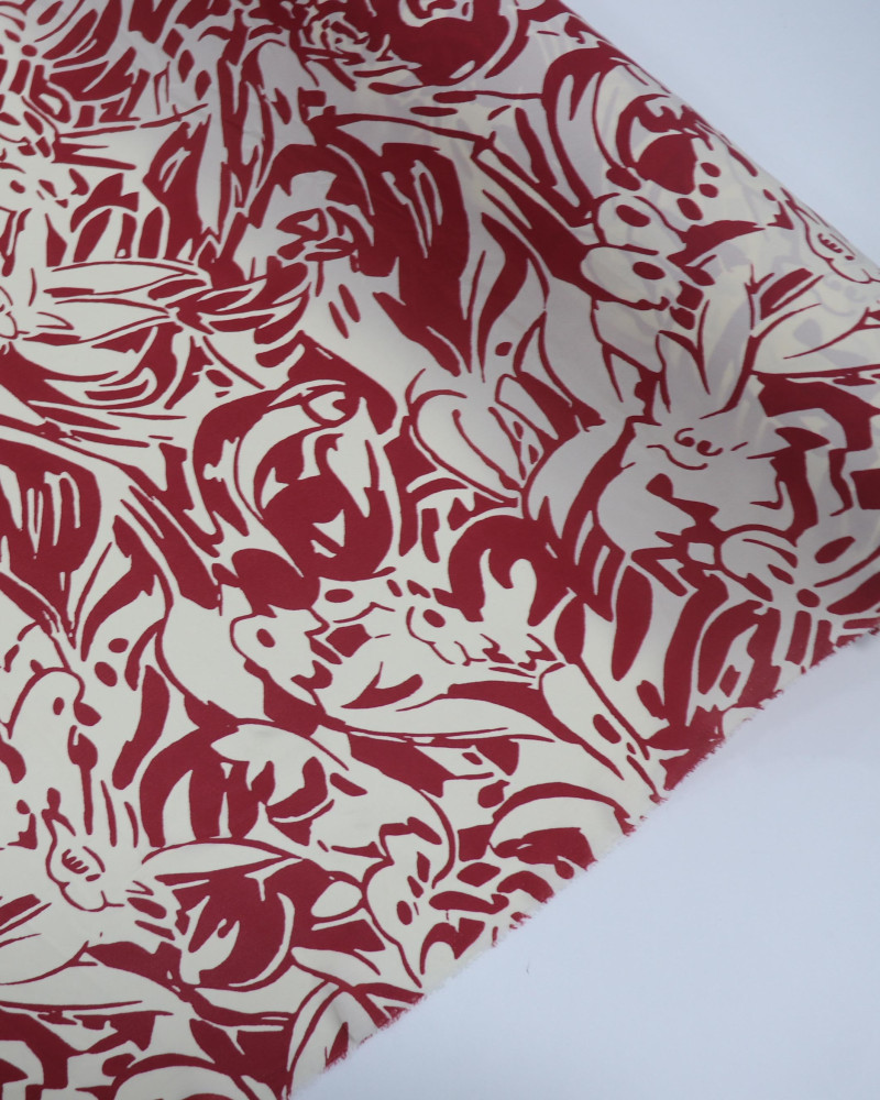Tecido Crepe Koshibo Leve Pintura Abstrata Creme e Vermelho Valentina