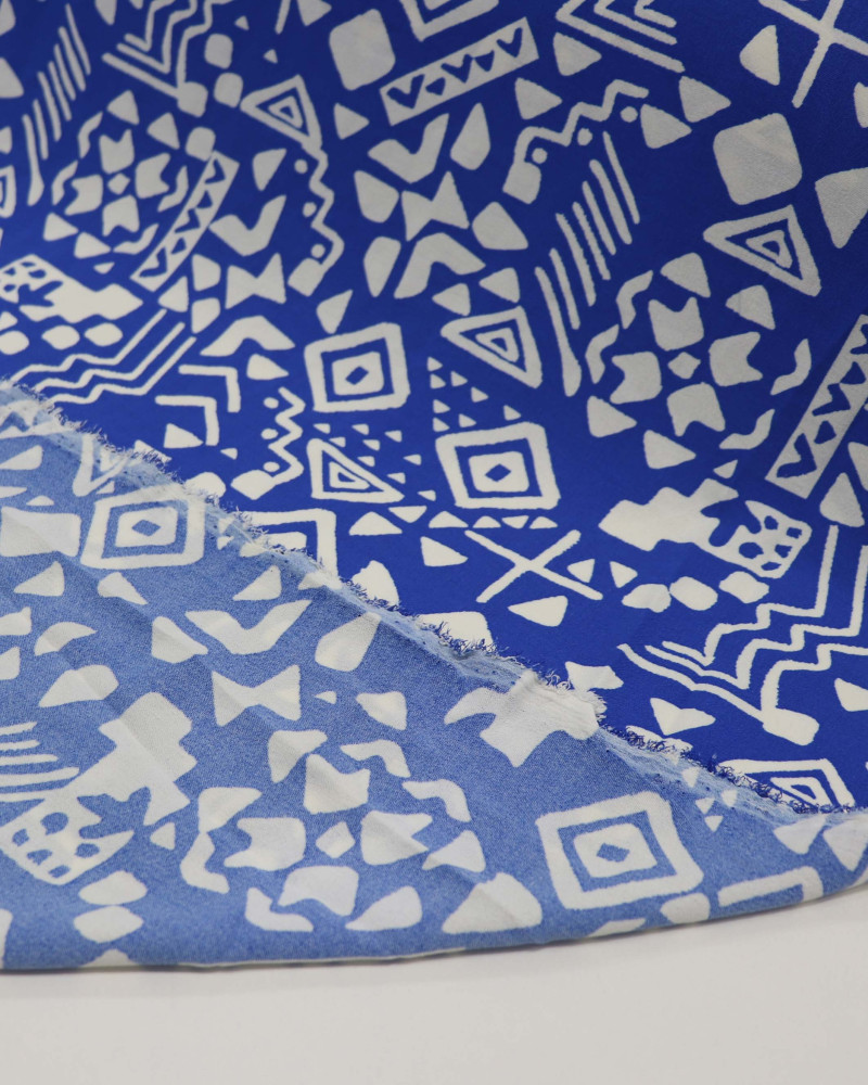 Tecido Crepe Koshibo Étnico Branco e Azul (2m)