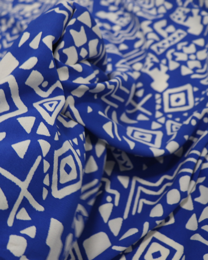 Tecido Crepe Koshibo Étnico Branco e Azul