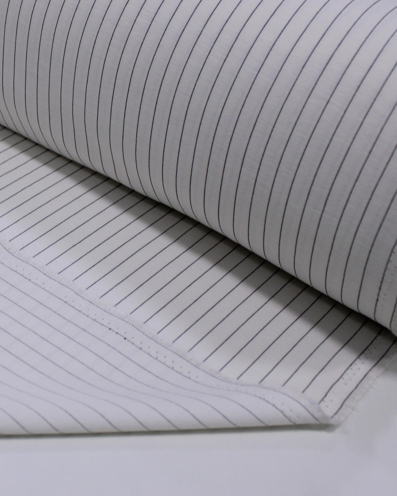 Tecido Alfaitaria de Viscose Risca de Giz Preto e Offwhite