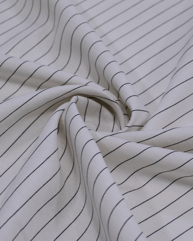 Tecido Alfaitaria de Viscose Risca de Giz Preto e Offwhite