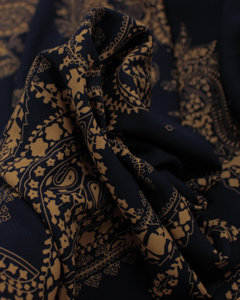 Tecido Viscose Arabescos em Cashmere Argila e Preto