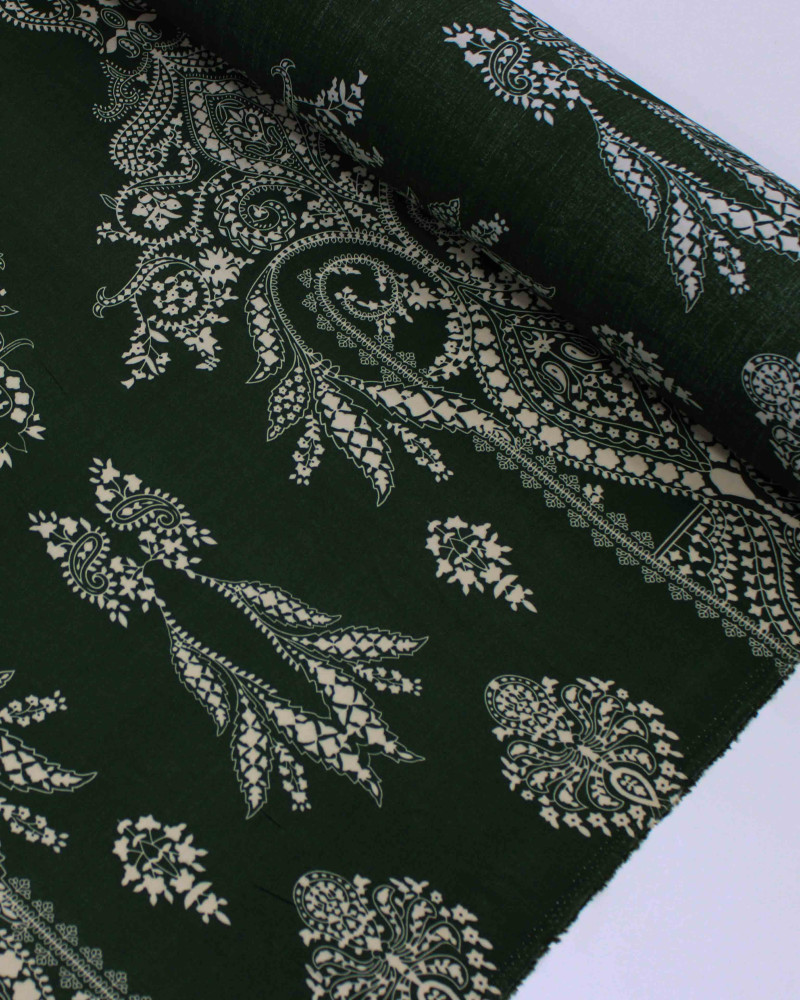 Tecido Viscose Arabescos em Cashmere Offwhite e Verde Militar