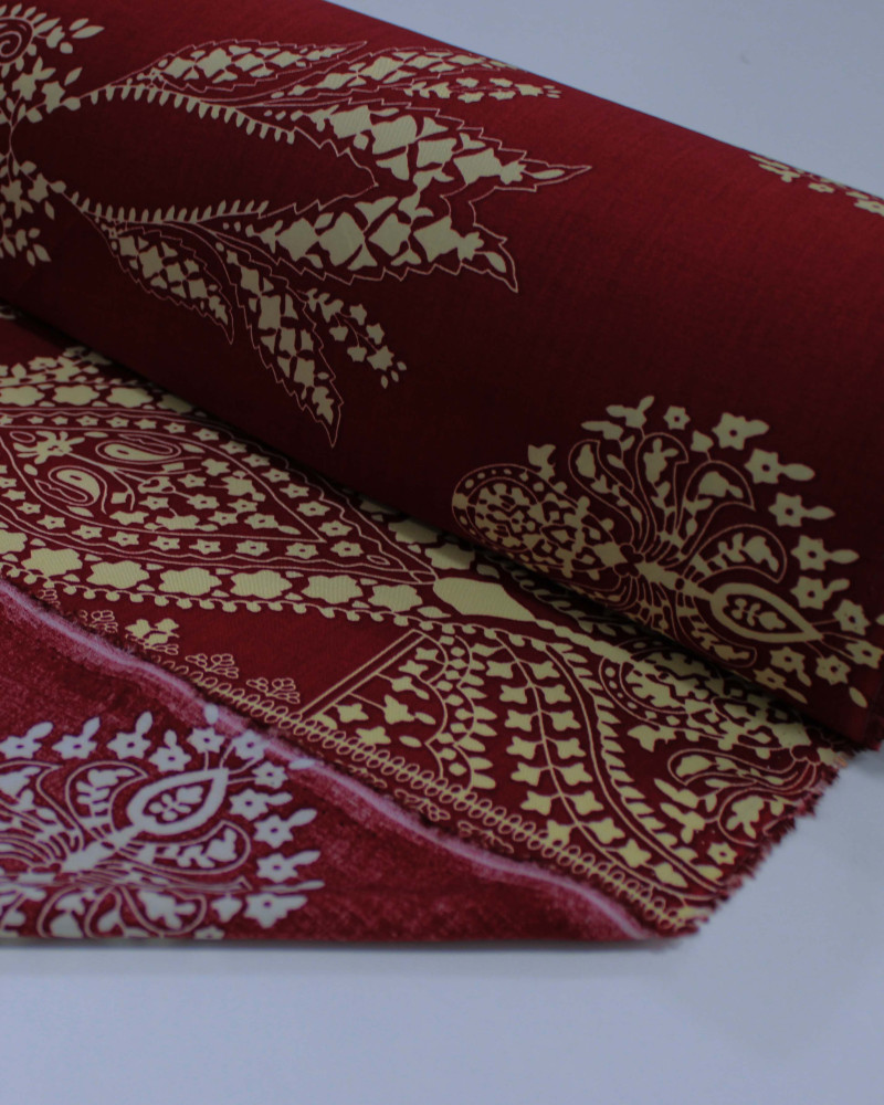 Tecido Viscose Arabescos em Cashmere Creme e Vermelho Rubi