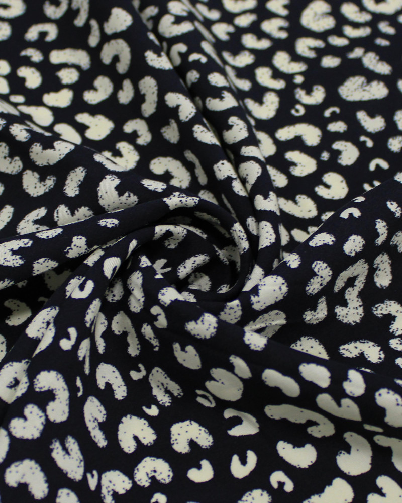 Tecido Viscose Animal Print Offwhite e Preto