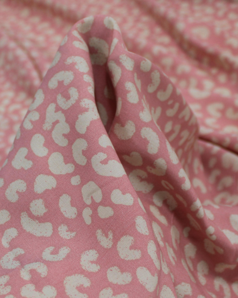 Tecido Viscose Animal Print Offwhie e Rosa