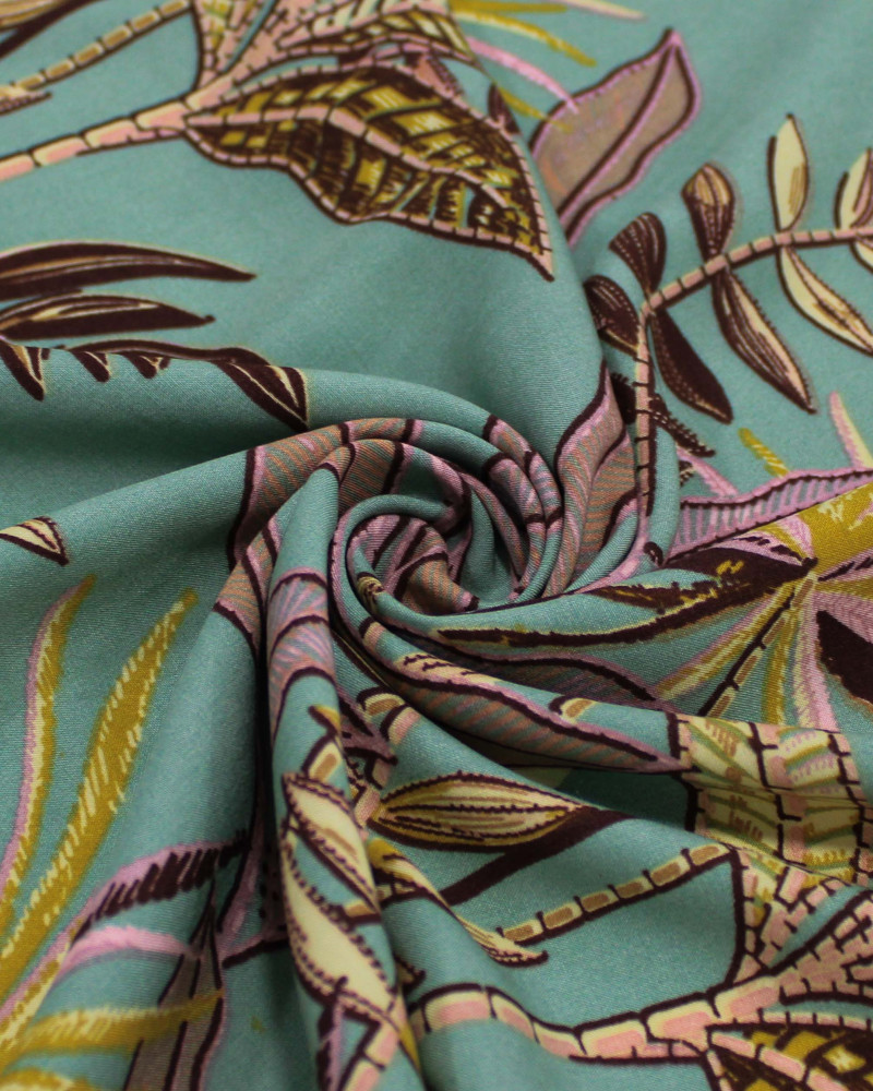 Tecido Viscose Macro Folhagens Colorido e Verde Jade