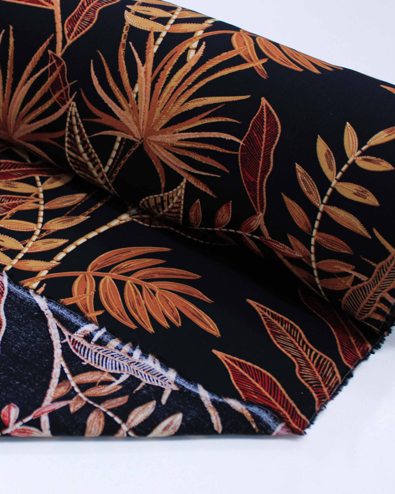 Tecido Viscose Macro Folhagens Tons Terrosos e Preto