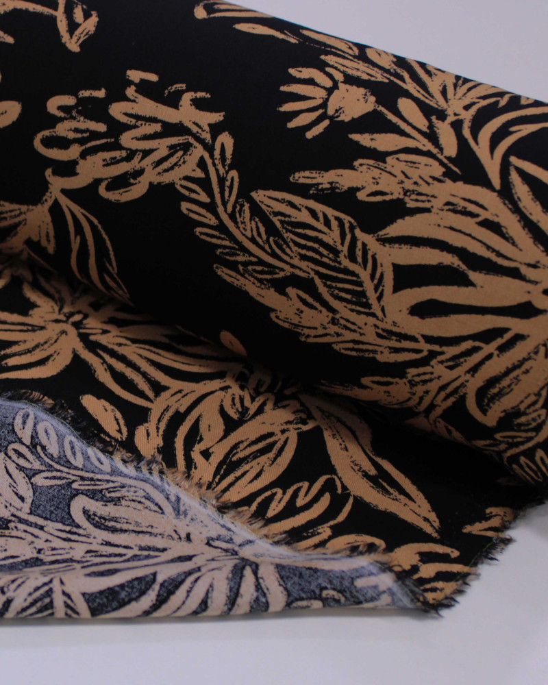 Tecido Viscose Ramos Abstratos Argila e Preto